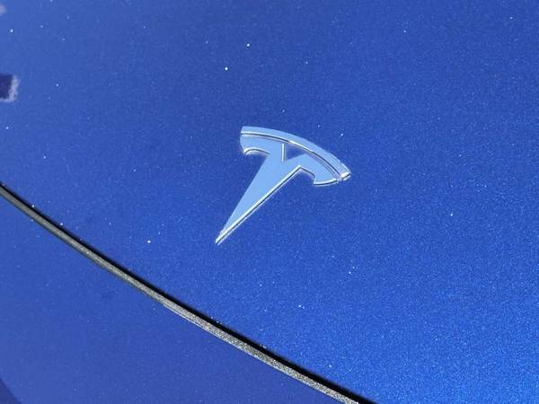 2025 Tesla, dovoz USA — foto 4 z 12