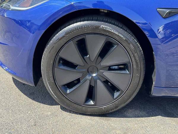 2025 Tesla, dovoz USA — foto 7 z 12