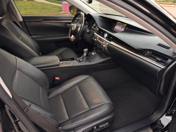 2016 Lexus, dovoz USA — foto 10 z 12