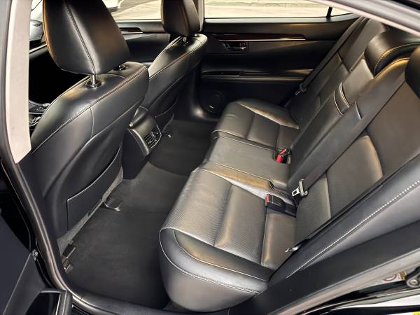 2016 Lexus, dovoz USA — foto 12 z 12