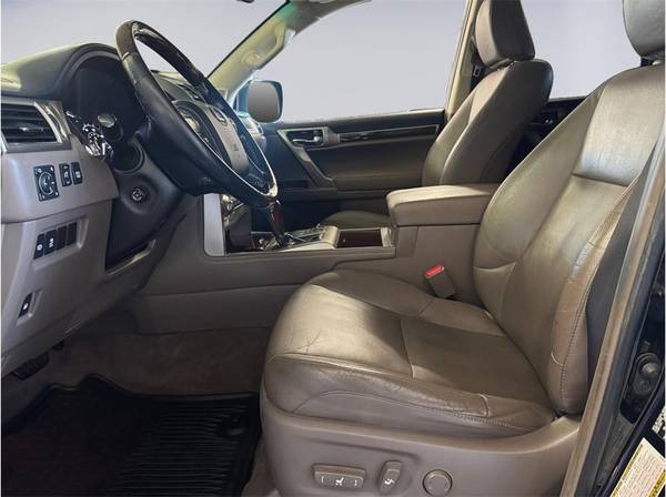 2017 Lexus, dovoz USA — foto 11 z 12