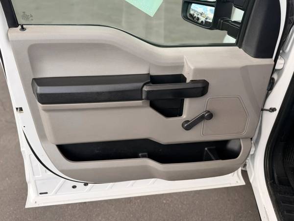 2017 Ford, dovoz USA — foto 11 z 12