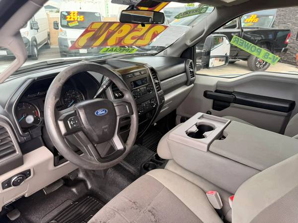 2017 Ford, dovoz USA — foto 12 z 12