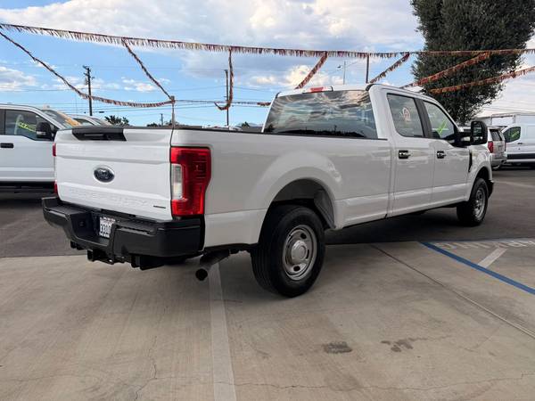2017 Ford, dovoz USA — foto 4 z 12