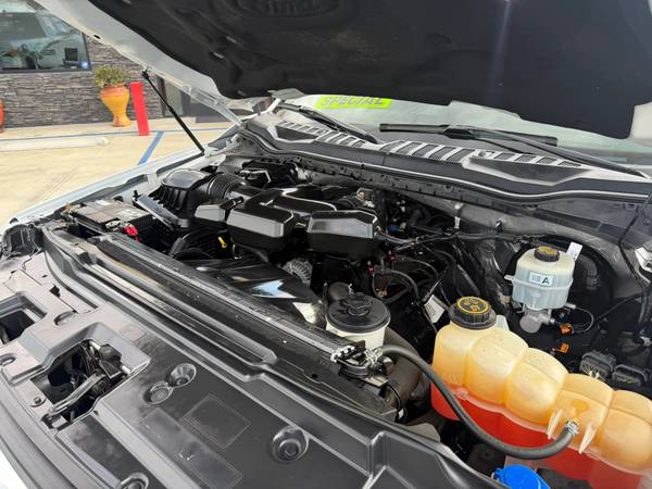 2017 Ford, dovoz USA — foto 7 z 12