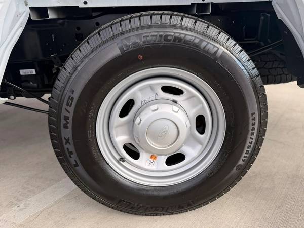 2017 Ford, dovoz USA — foto 8 z 12
