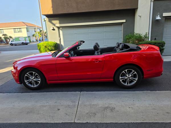 2014 Ford, dovoz USA — foto 2 z 12
