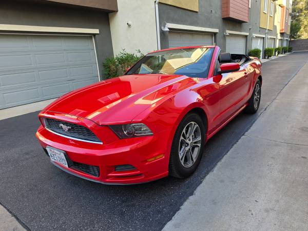 2014 Ford, dovoz USA — foto 5 z 12