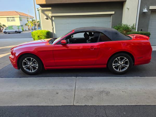 2014 Ford, dovoz USA — foto 7 z 12