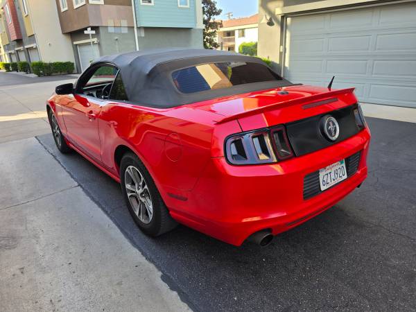 2014 Ford, dovoz USA — foto 8 z 12