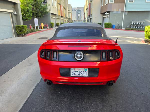 2014 Ford, dovoz USA — foto 9 z 12