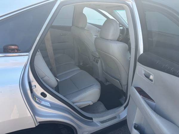2011 Lexus, dovoz USA — foto 10 z 11