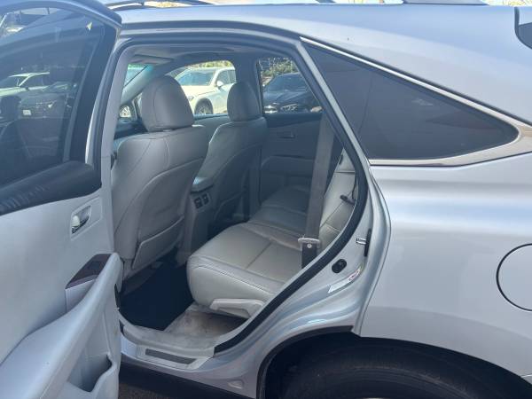 2011 Lexus, dovoz USA — foto 8 z 11