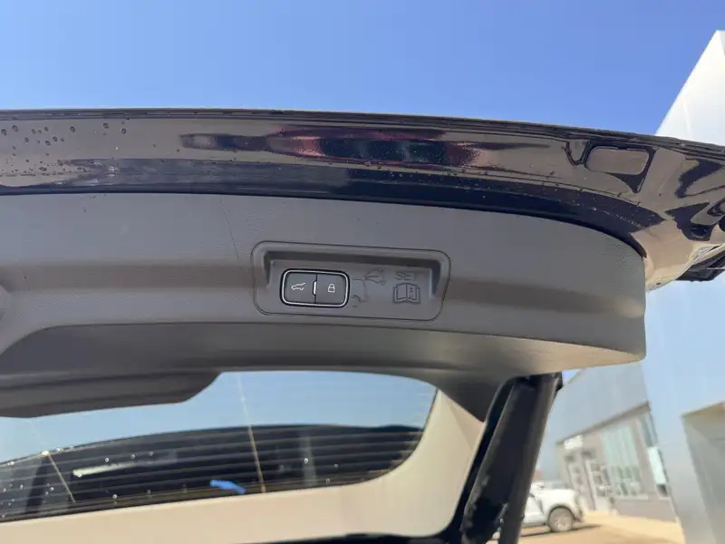 2026 Ford Explorer Active 200a Pkg, černá, 7 km, dovoz Kanada — foto 11 z 12