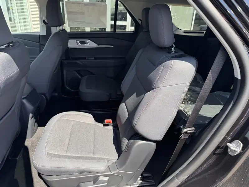 2026 Ford Explorer Active 200a Pkg, černá, 7 km, dovoz Kanada — foto 12 z 12