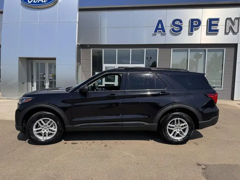 2026 Ford Explorer Active 200a Pkg, černá, 7 km, dovoz Kanada — foto 2 z 12
