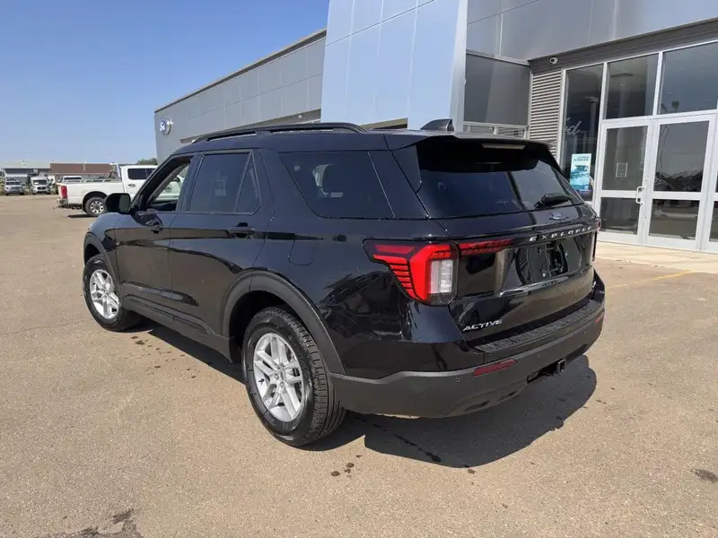 2026 Ford Explorer Active 200a Pkg, černá, 7 km, dovoz Kanada — foto 3 z 12