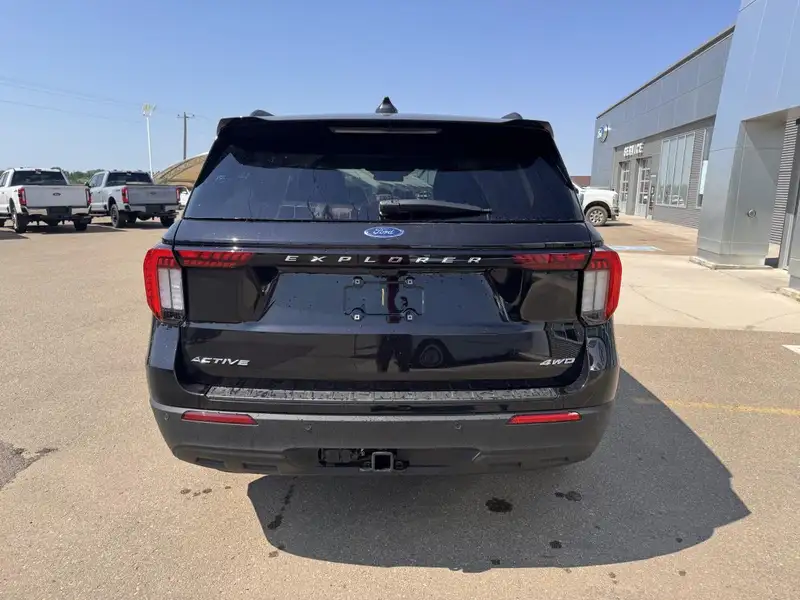 2026 Ford Explorer Active 200a Pkg, černá, 7 km, dovoz Kanada — foto 4 z 12