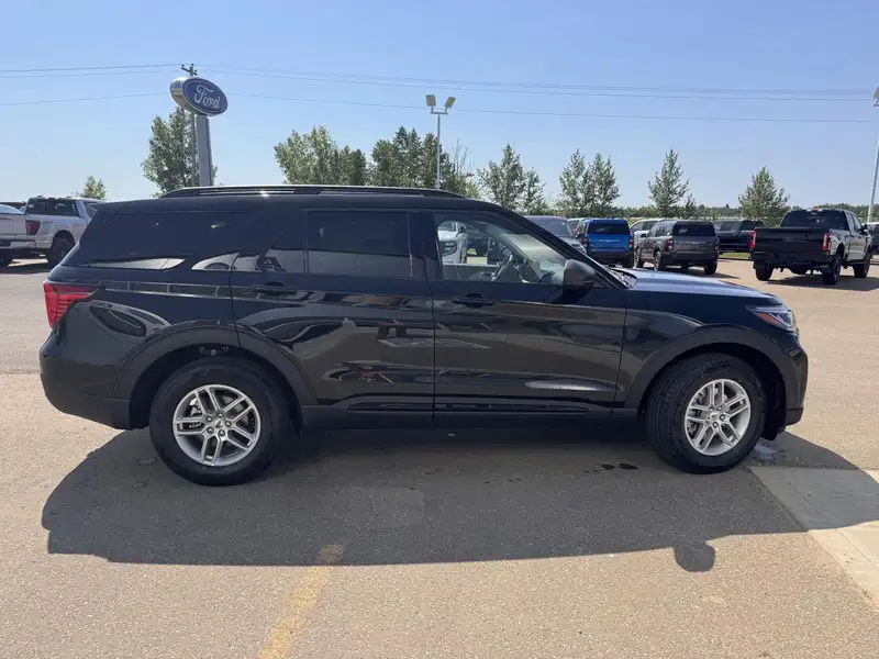 2026 Ford Explorer Active 200a Pkg, černá, 7 km, dovoz Kanada — foto 6 z 12