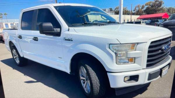 2017 Ford, dovoz USA — foto 3 z 12