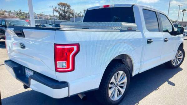 2017 Ford, dovoz USA — foto 5 z 12