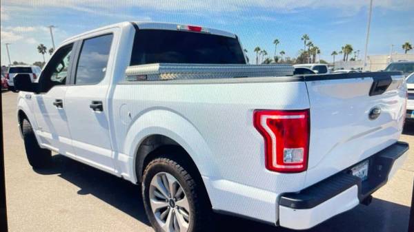 2017 Ford, dovoz USA — foto 7 z 12