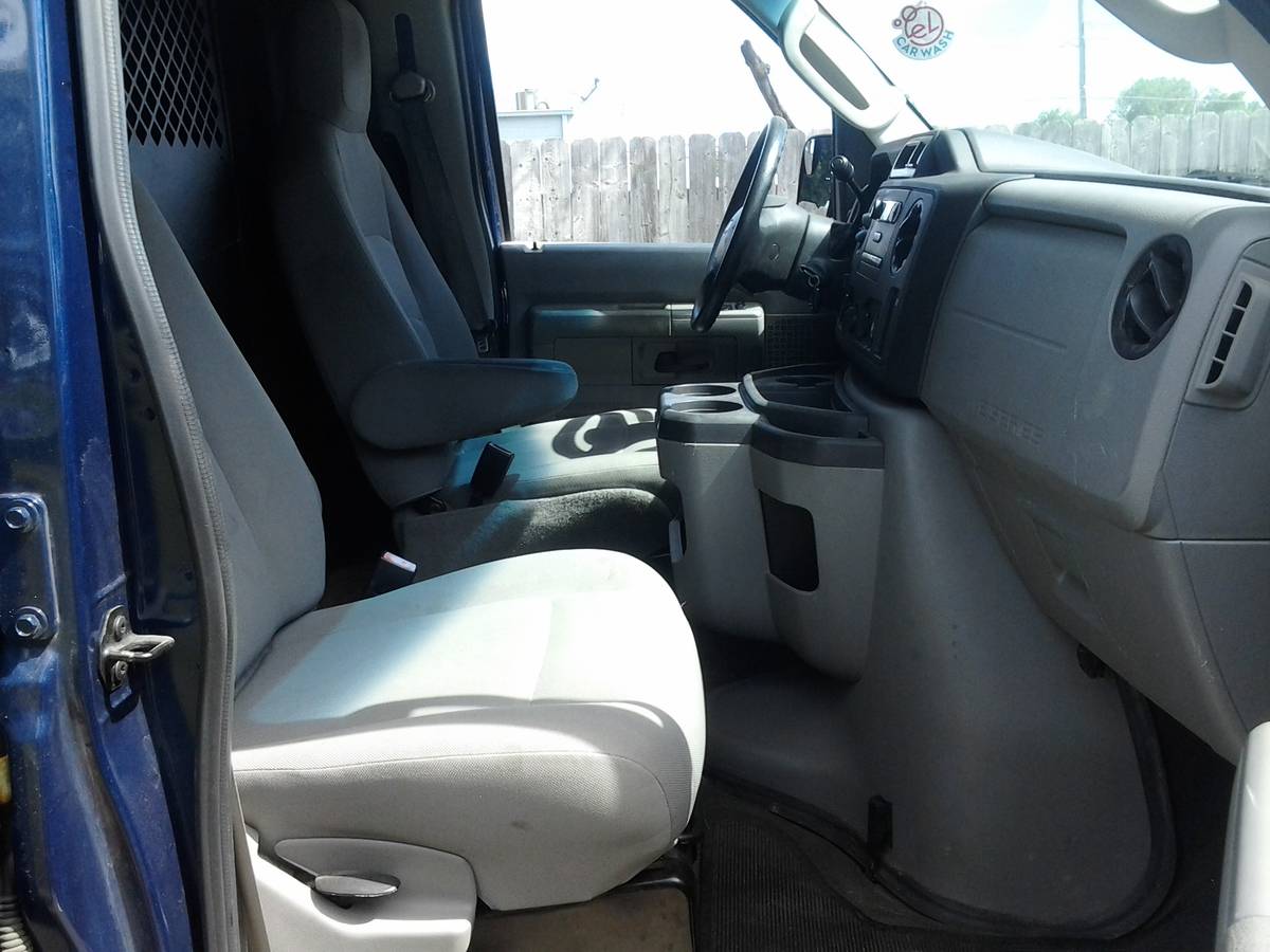 2013 Ford, dovoz USA — foto 8 z 12