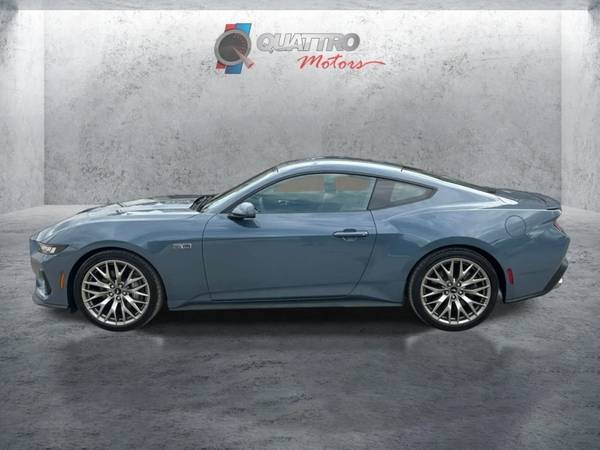 2025 Ford, dovoz USA — foto 2 z 10