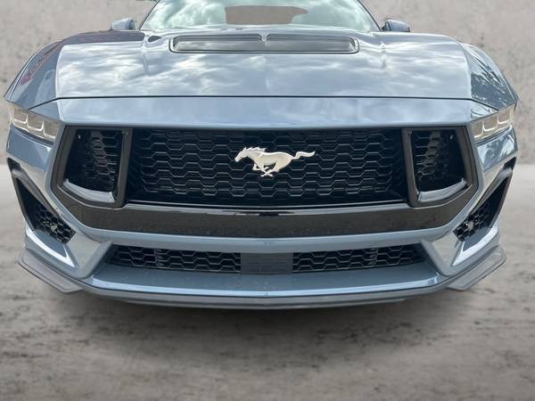 2025 Ford, dovoz USA — foto 9 z 10