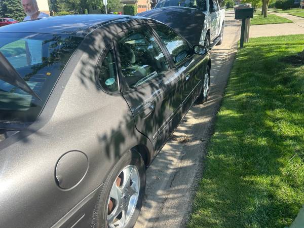 2004 Ford, dovoz USA — foto 2 z 12