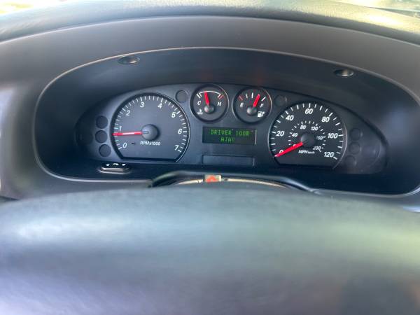 2004 Ford, dovoz USA — foto 7 z 12