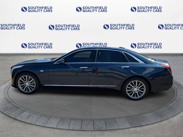 2017 Cadillac, modrá, dovoz USA — foto 3 z 9