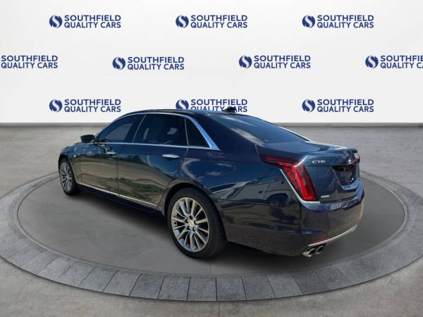 2017 Cadillac, modrá, dovoz USA — foto 4 z 9