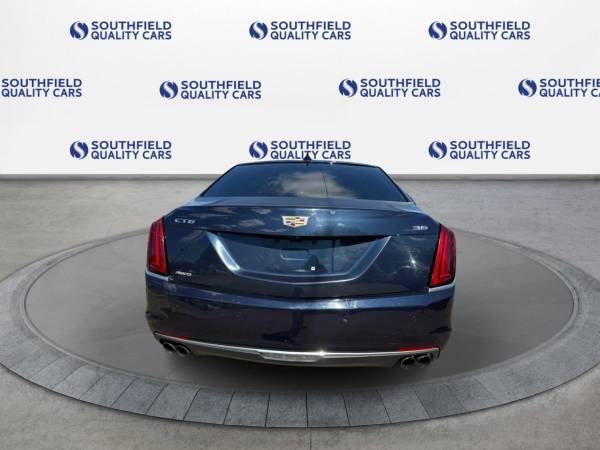 2017 Cadillac, modrá, dovoz USA — foto 5 z 9