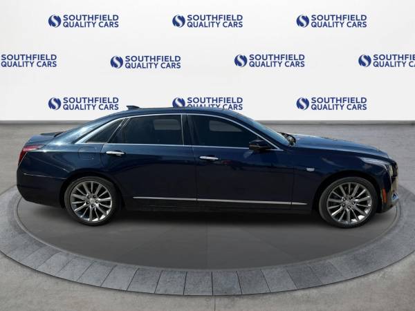 2017 Cadillac, modrá, dovoz USA — foto 7 z 9