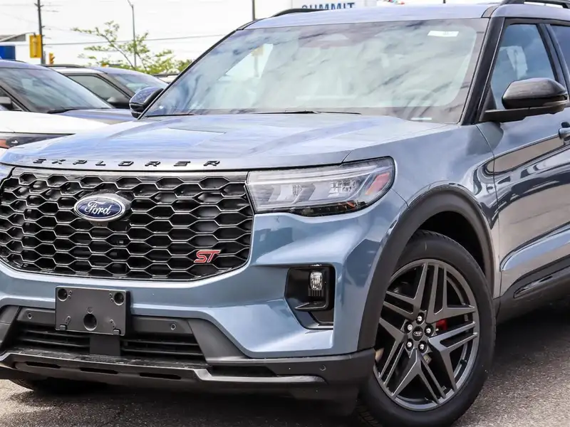 2026 Ford Explorer ST, modrá, 50 km, dovoz Kanada — foto 2 z 12