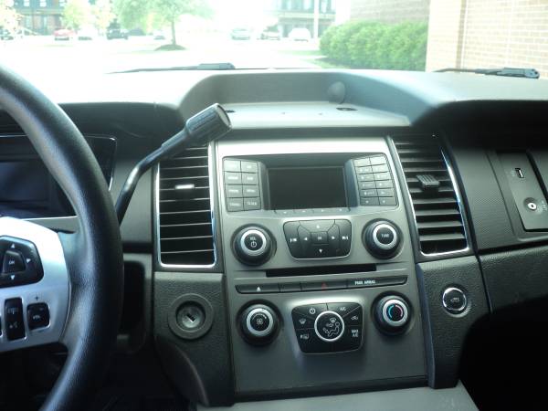 2016 Ford, dovoz USA — foto 11 z 12