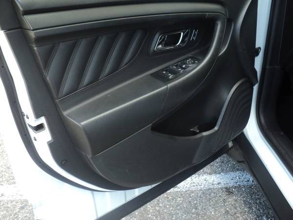 2016 Ford, dovoz USA — foto 12 z 12