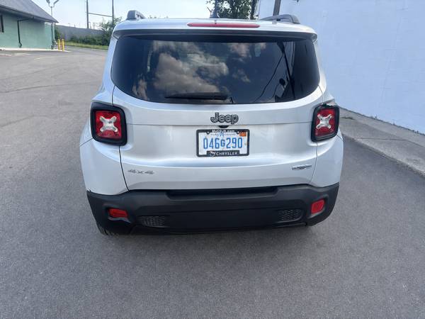 2017 Jeep, dovoz USA — foto 5 z 12