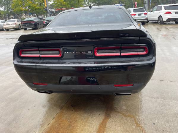 2017 Dodge, dovoz USA — foto 5 z 12