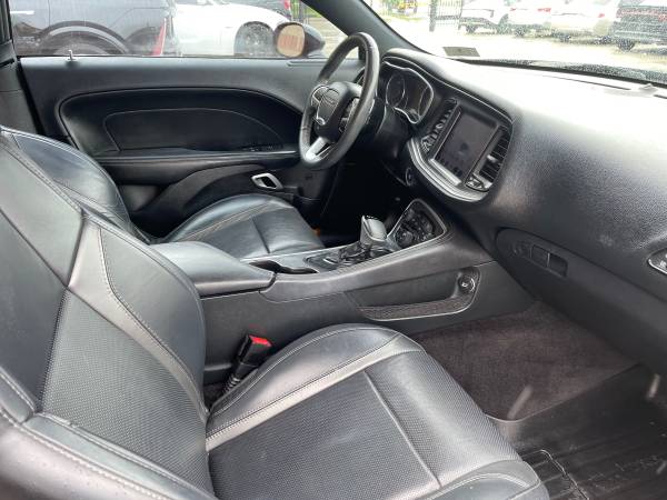 2017 Dodge, dovoz USA — foto 8 z 12