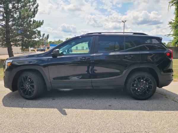 2024 GMC, dovoz USA — foto 2 z 12