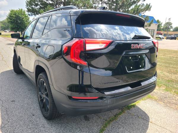 2024 GMC, dovoz USA — foto 3 z 12