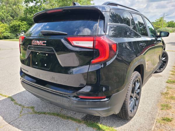 2024 GMC, dovoz USA — foto 5 z 12