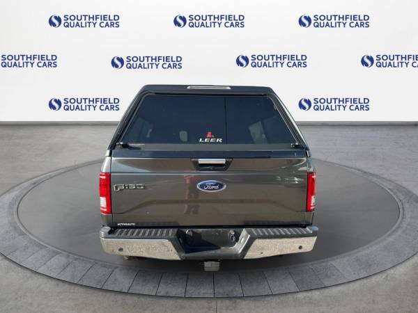 2017 Ford, dovoz USA — foto 5 z 9