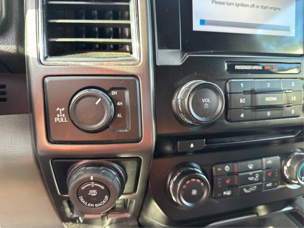 2017 Ford, dovoz USA — foto 9 z 9