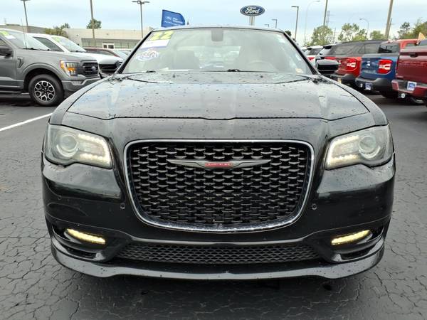 2022 Chrysler, dovoz USA — foto 2 z 12