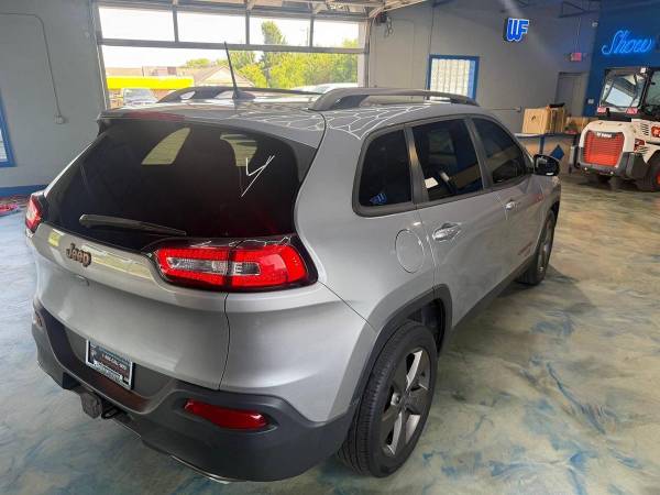 2016 Jeep, dovoz USA — foto 5 z 12