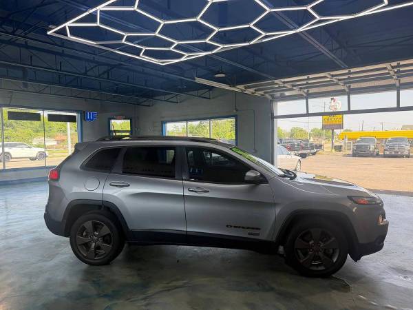 2016 Jeep, dovoz USA — foto 7 z 12
