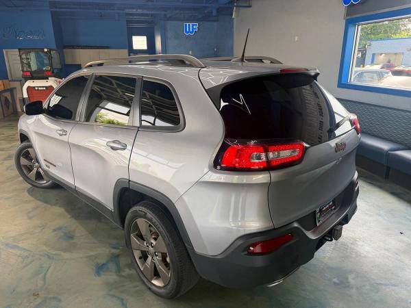 2016 Jeep, dovoz USA — foto 8 z 12